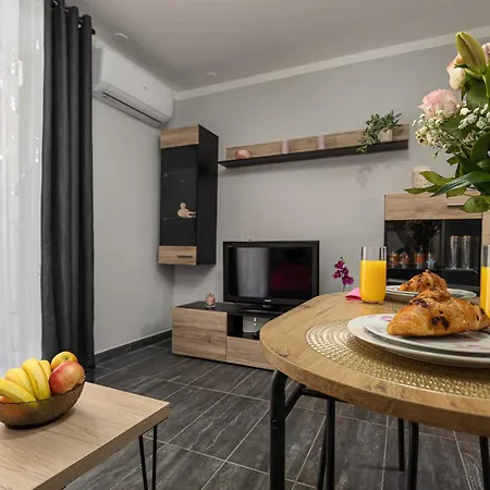 Nina, 200m From The Old Town Of Appartement *