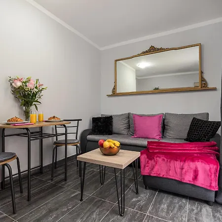 Appartement Nina, 200m From The Old Town Of *