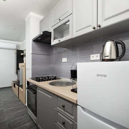 Apartment Nina, 200m From The Old Town Of Porec